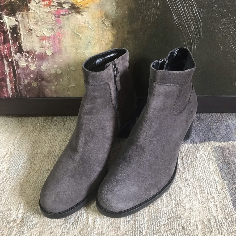 Women's Sz 8.5 Aquatalia Suede Zip Block Heel Booties In Gray